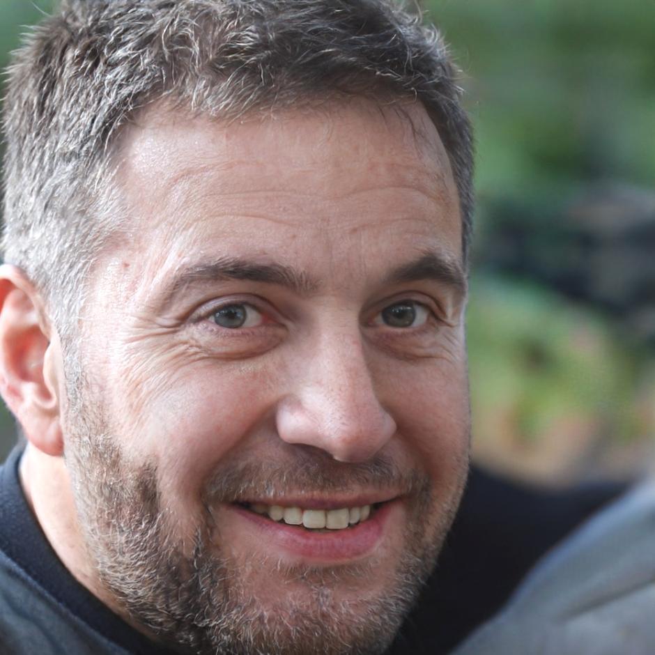 Portrait de Pierre Dubois, expert en gestion de patrimoine
